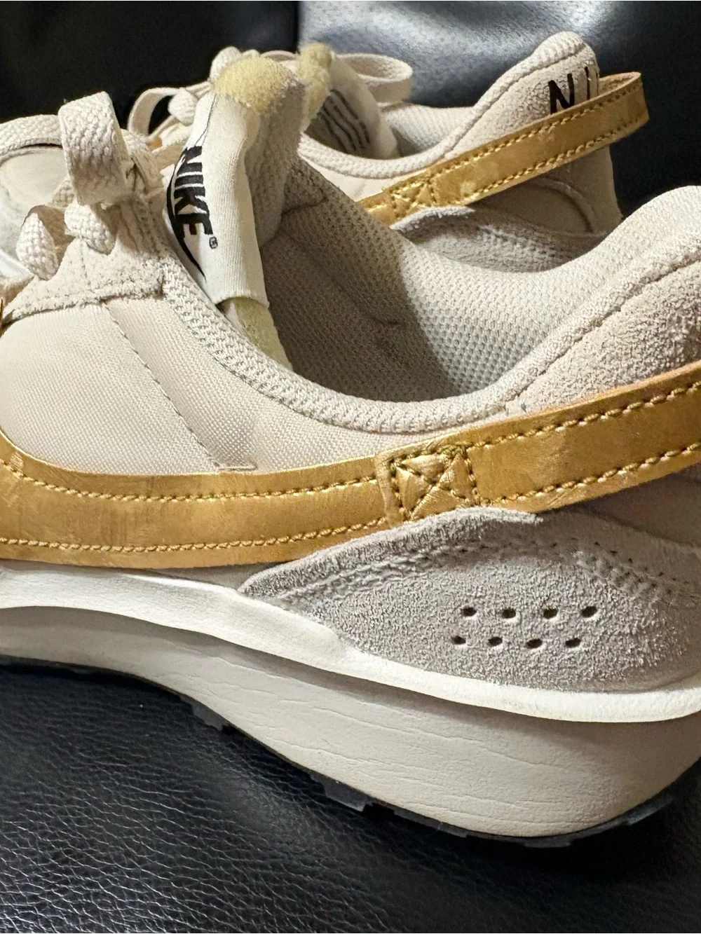 Nike 1972 Women's Cream Sneakers with Gold Swoosh size: 8
